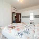 High Floor 2br Downtown With Danube View Balcony Parking Available
