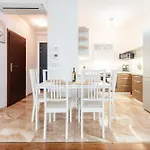 Apartmán High Floor 2br Downtown With Danube View Balcony Parking Available Bratislava
