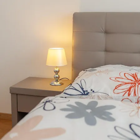 Apartmán High Floor 2br Downtown With Danube View Balcony Parking Available Bratislava