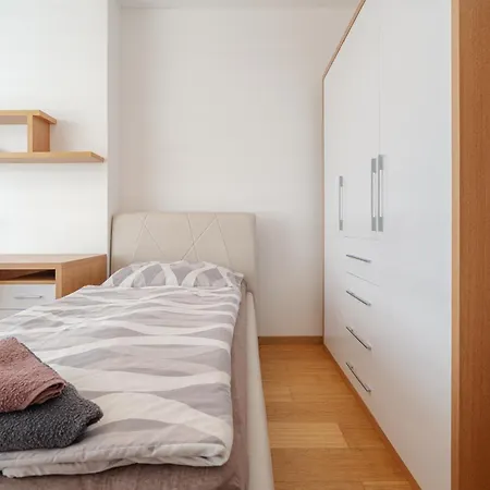 High Floor 2br Downtown With Danube View Balcony Parking Available *