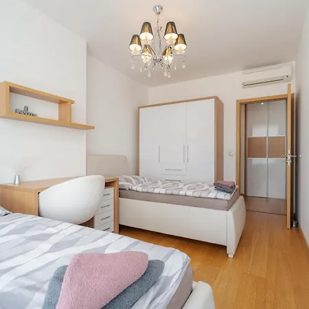 High Floor 2br Downtown With Danube View Balcony Parking Available Lägenhet *