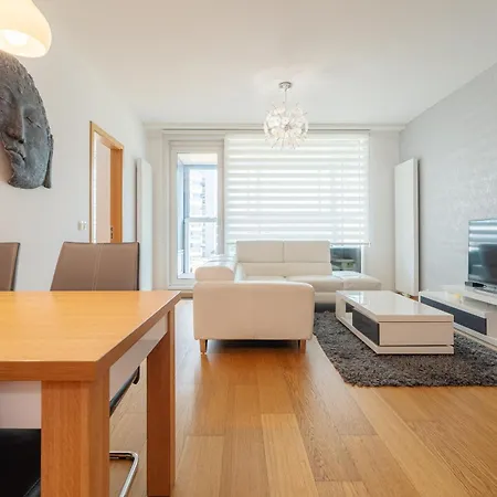 High Floor 2br Downtown With Danube View Balcony Parking Available Lägenhet Bratislava