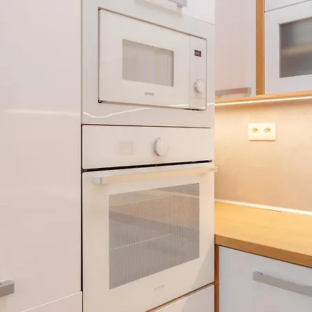 Apartmán High Floor 2br Downtown With Danube View Balcony Parking Available Bratislava