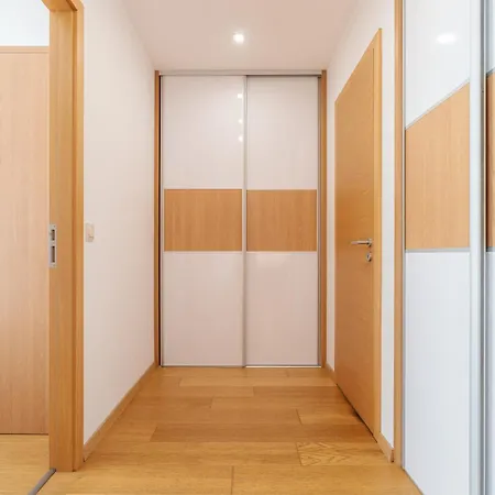 Appartement High Floor 2br Downtown With Danube View Balcony Parking Available *