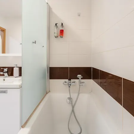 High Floor 2br Downtown With Danube View Balcony Parking Available Appartement Bratislava