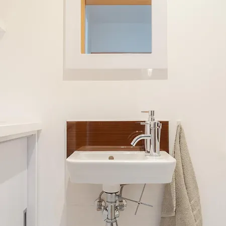 High Floor 2br Downtown With Danube View Balcony Parking Available *