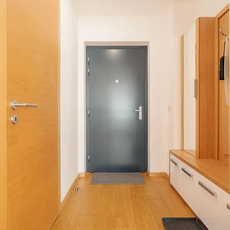 High Floor 2br Downtown With Danube View Balcony Parking Available Apartmán