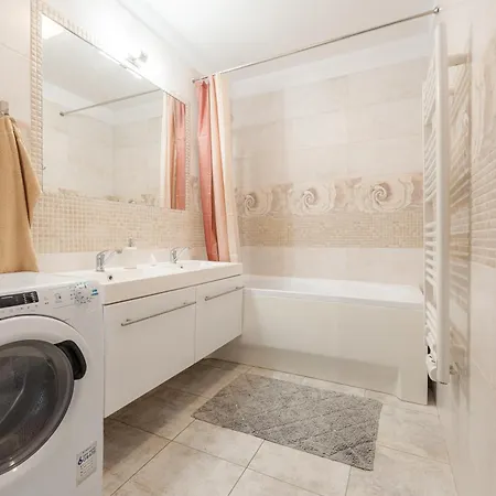 High Floor 2br Downtown With Danube View Balcony Parking Available Appartamento