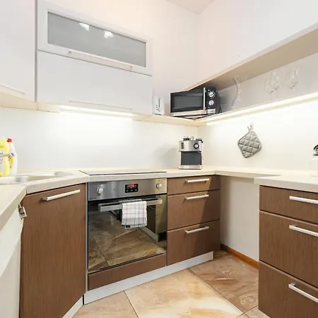 High Floor 2br Downtown With Danube View Balcony Parking Available 아파트 브라티슬라바