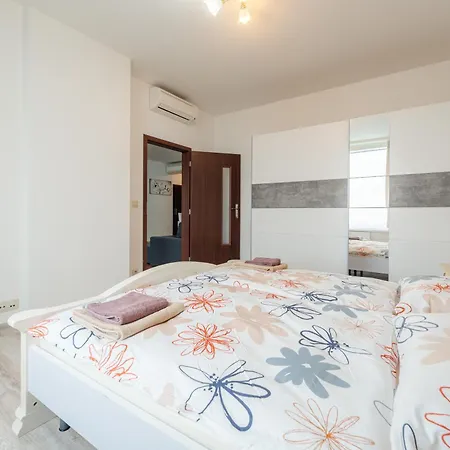 High Floor 2br Downtown With Danube View Balcony Parking Available
