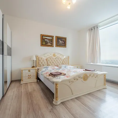 Apartmán High Floor 2br Downtown With Danube View Balcony Parking Available