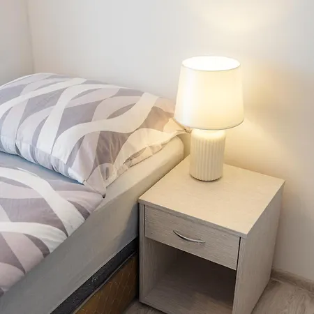 High Floor 2br Downtown With Danube View Balcony Parking Available Apartmán