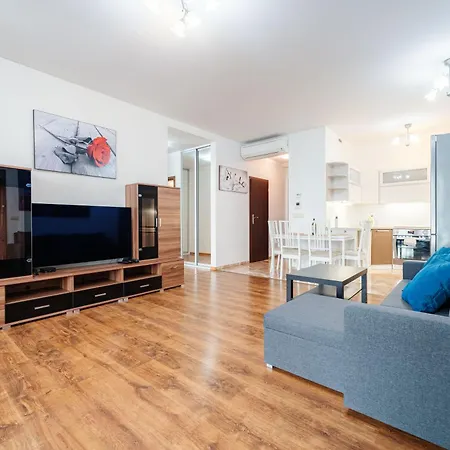 Apartmán High Floor 2br Downtown With Danube View Balcony Parking Available Bratislava