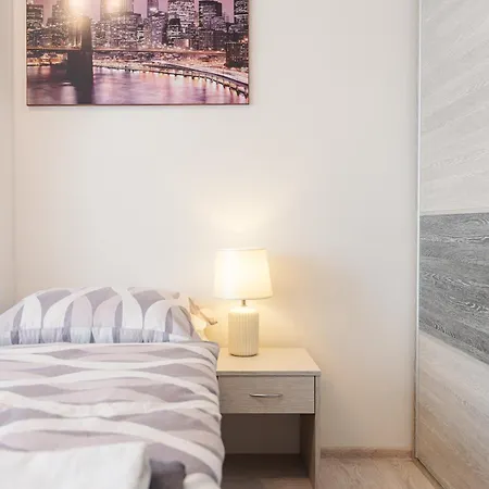 High Floor 2br Downtown With Danube View Balcony Parking Available Apartmán *