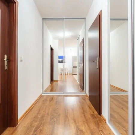 Apartmán High Floor 2br Downtown With Danube View Balcony Parking Available *