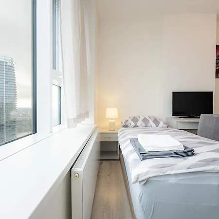 Apartmán High Floor 2br Downtown With Danube View Balcony Parking Available