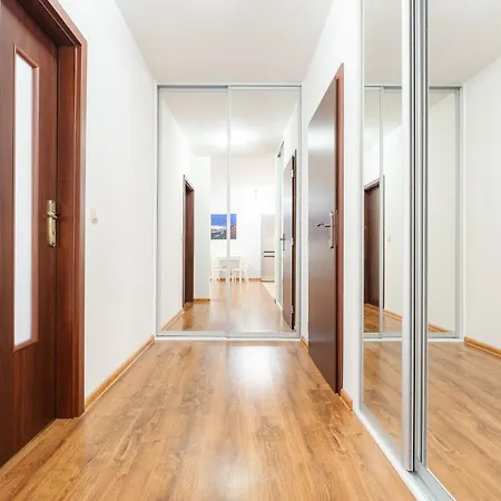 Apartmán High Floor 2br Downtown With Danube View Balcony Parking Available *