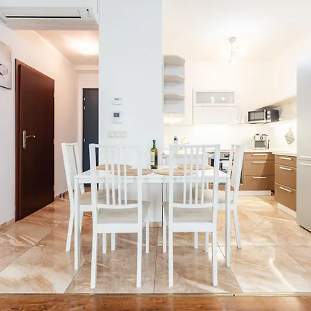 Apartmán High Floor 2br Downtown With Danube View Balcony Parking Available Bratislava