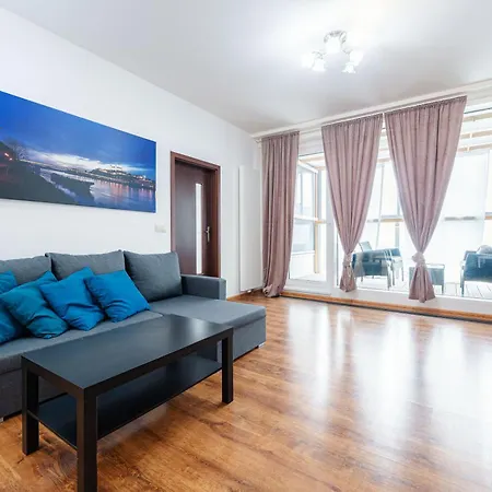High Floor 2br Downtown With Danube View Balcony Parking Available *