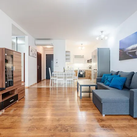Apartmán High Floor 2br Downtown With Danube View Balcony Parking Available Bratislava