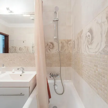 Apartmán High Floor 2br Downtown With Danube View Balcony Parking Available