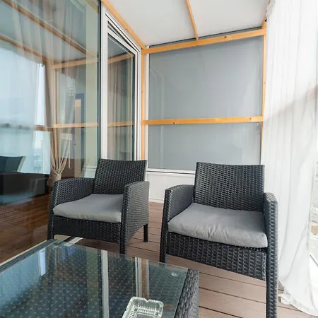 Apartmán High Floor 2br Downtown With Danube View Balcony Parking Available