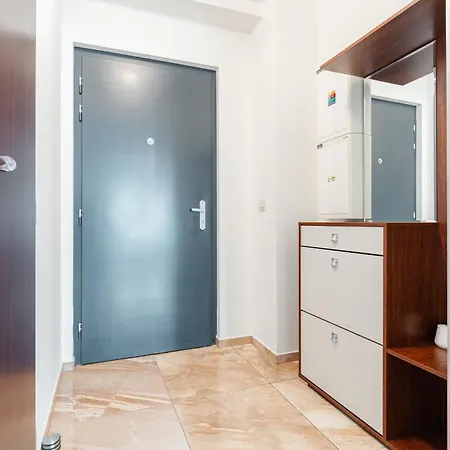 High Floor 2br Downtown With Danube View Balcony Parking Available Apartmán *