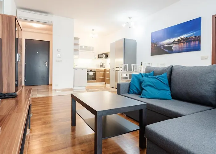 아파트 High Floor 2br Downtown With Danube View Balcony Parking Available