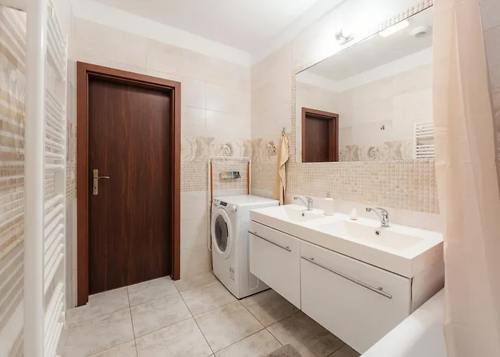 High Floor 2br Downtown With Danube View Balcony Parking Available 아파트 브라티슬라바