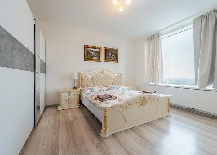 아파트 High Floor 2br Downtown With Danube View Balcony Parking Available