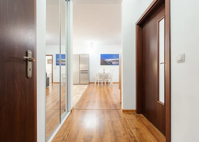 High Floor 2br Downtown With Danube View Balcony Parking Available 아파트 브라티슬라바