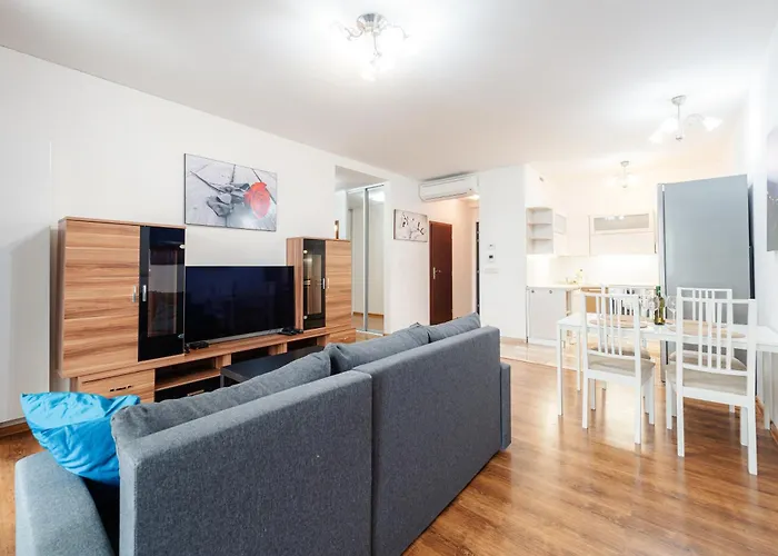 아파트 High Floor 2br Downtown With Danube View Balcony Parking Available *