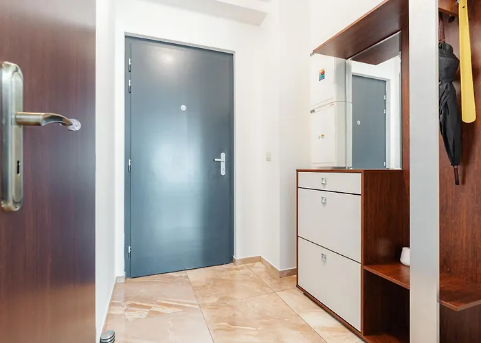 High Floor 2br Downtown With Danube View Balcony Parking Available 아파트 *