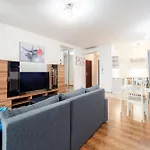Daire High Floor 2br Downtown With Danube View Balcony Parking Available *