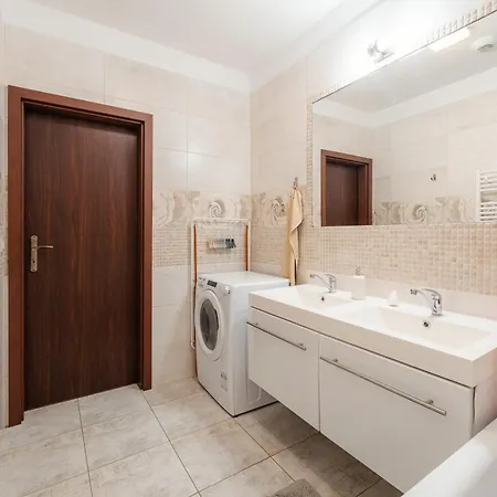 High Floor 2br Downtown With Danube View Balcony Parking Available Daire Bratislava