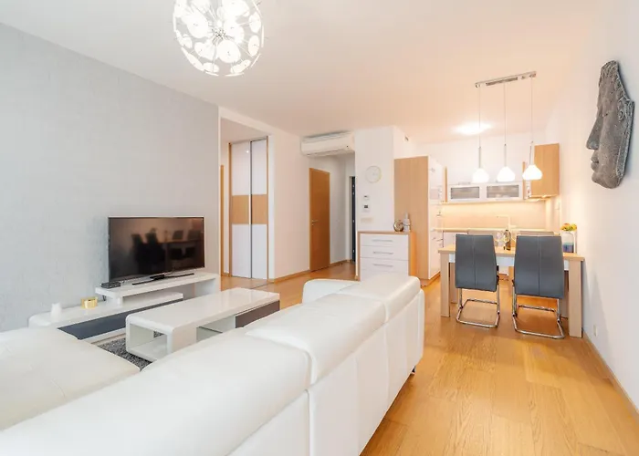 High Floor 2br Downtown With Danube View Balcony Parking Available براتسيلافا