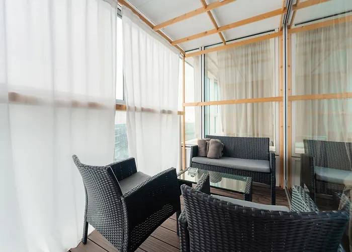 شقة High Floor 2br Downtown With Danube View Balcony Parking Available *