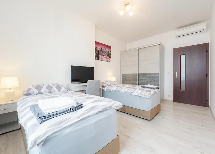 High Floor 2br Downtown With Danube View Balcony Parking Available براتسيلافا