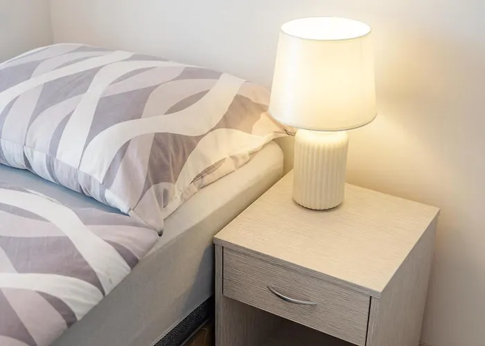 High Floor 2br Downtown With Danube View Balcony Parking Available شقة