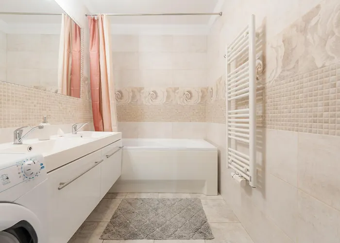 High Floor 2br Downtown With Danube View Balcony Parking Available شقة *