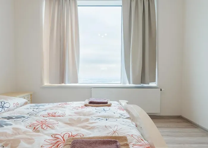 High Floor 2br Downtown With Danube View Balcony Parking Available شقة براتسيلافا