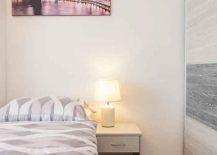 High Floor 2br Downtown With Danube View Balcony Parking Available شقة *