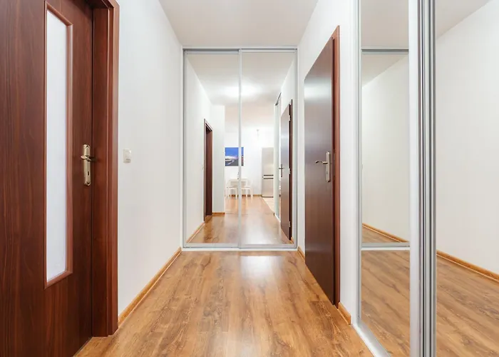 شقة High Floor 2br Downtown With Danube View Balcony Parking Available *