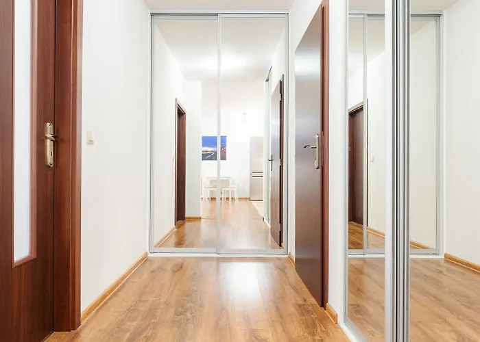 شقة High Floor 2br Downtown With Danube View Balcony Parking Available *