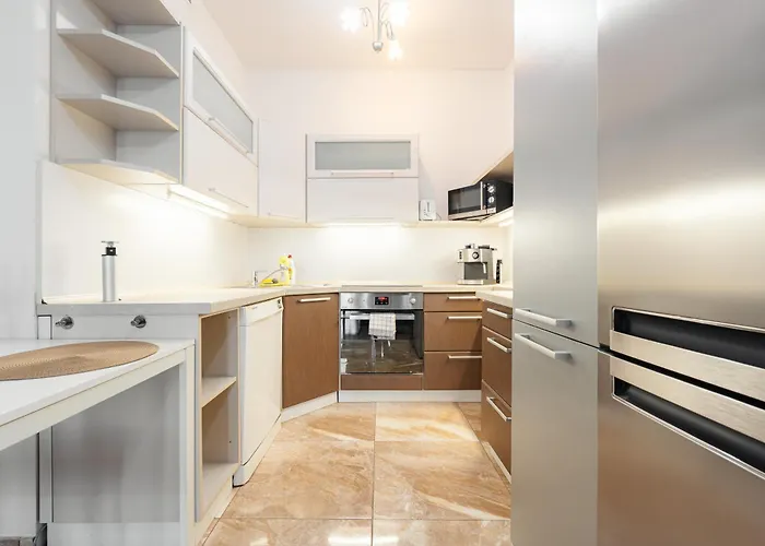 High Floor 2br Downtown With Danube View Balcony Parking Available شقة *