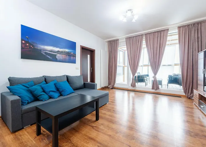 High Floor 2br Downtown With Danube View Balcony Parking Available *