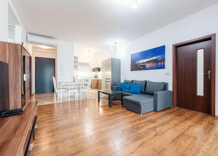 شقة High Floor 2br Downtown With Danube View Balcony Parking Available *