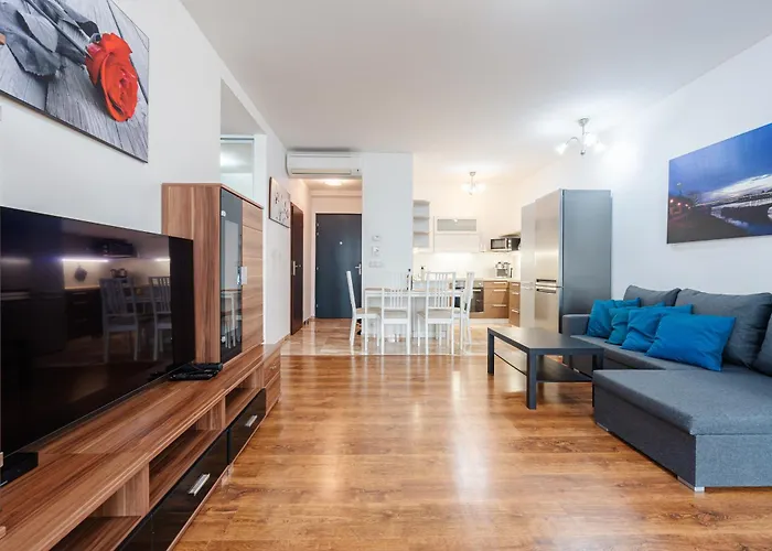 High Floor 2br Downtown With Danube View Balcony Parking Available شقة *