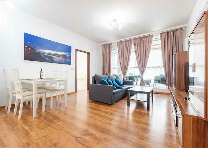 High Floor 2br Downtown With Danube View Balcony Parking Available شقة