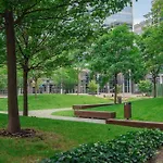 High Floor 2br Downtown With Danube View Balcony Parking Available דירה ברטיסלאבה